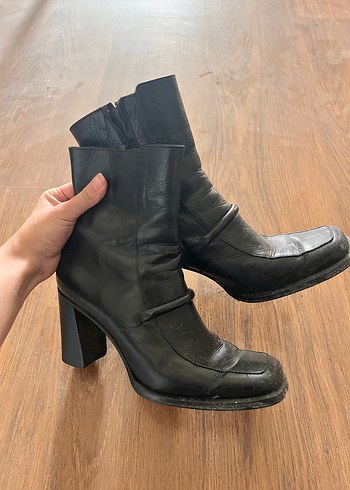 Diğer Kadın Siyah Gerçek Deri Gotik Topuklu Bot