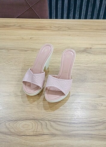 Pembe terlik