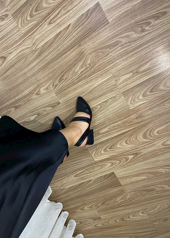 Siyah Kısa Topuklu Kadın Babet - Görsel 4