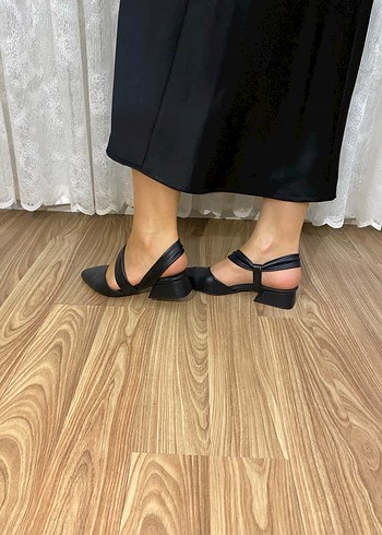 Siyah Kısa Topuklu Kadın Babet - Görsel 3