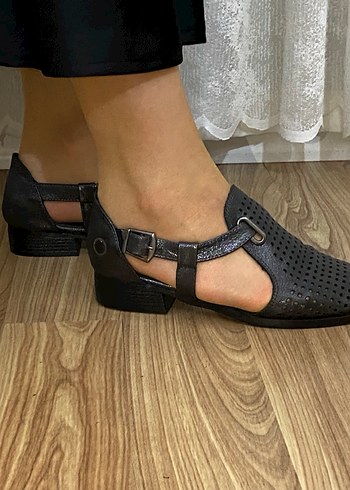 Pilise Detaylı Siyah Kadın Topuklu Babet - Görsel 2