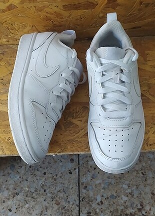 36 buçuk numara orijinal Nike çok iyi durumda