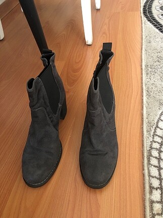 Gri kadın topuklu ayakkabı