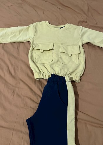 Erkek Çocuk Beyaz Sweatshirt ve Lacivert Eşofman Takımı - Görsel 2