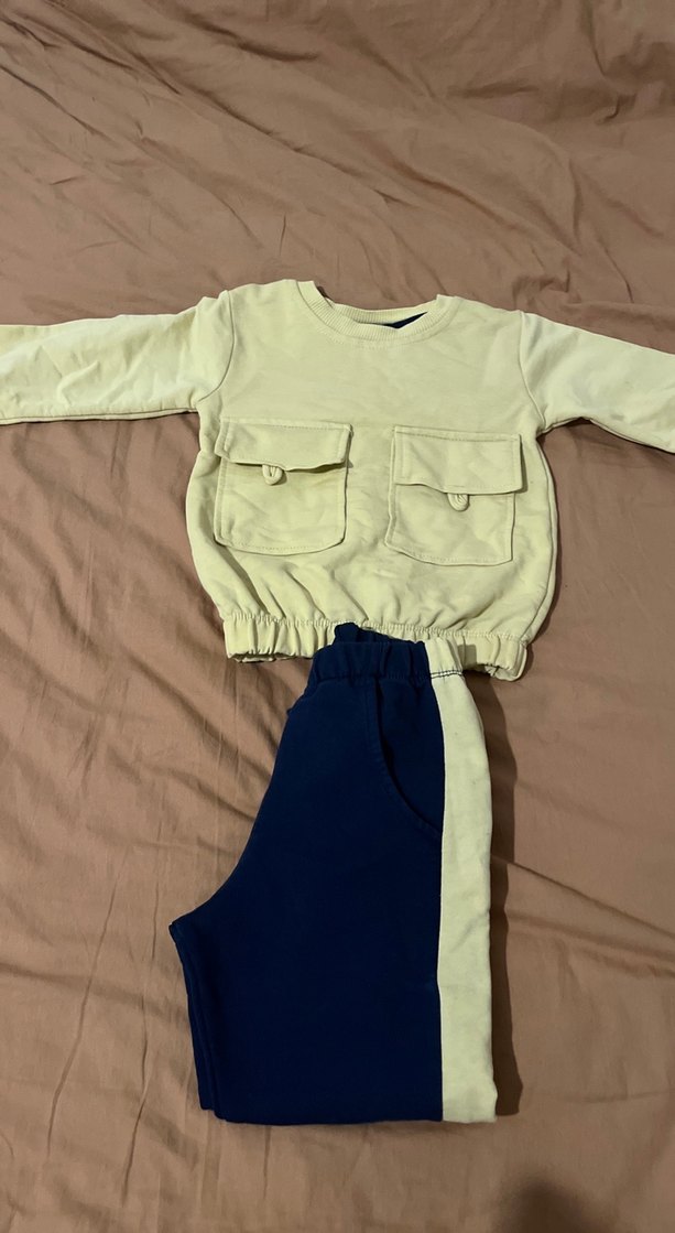 Erkek Çocuk Beyaz Sweatshirt ve Lacivert Eşofman Takımı - Görsel 2