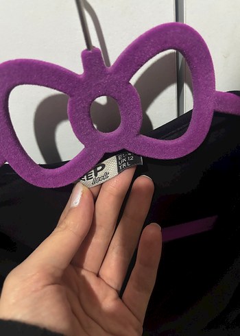 Siyah V Yaka Bluz - Görsel 3