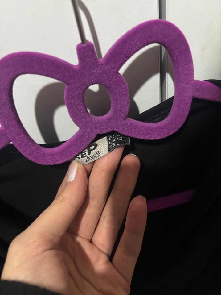 Siyah V Yaka Bluz - Görsel 3