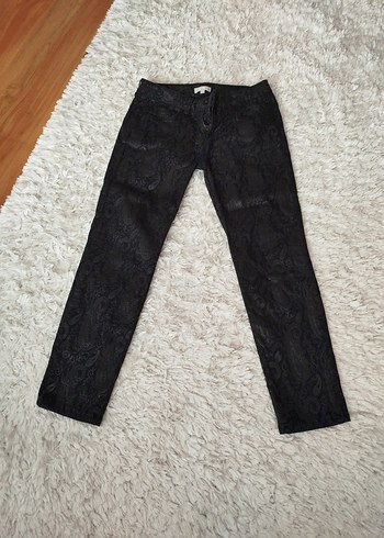 Deri görünümlü Siyah Gotik Desenli Kadın Pantolon - Görsel 2