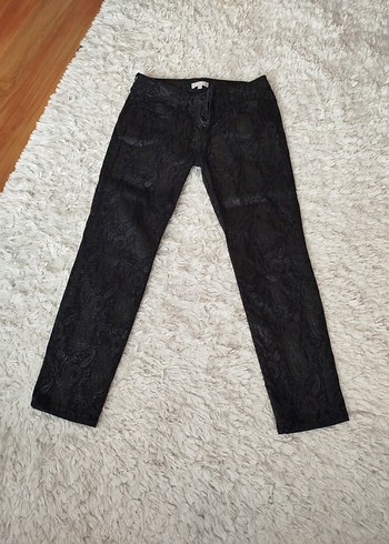 Deri görünümlü Siyah Gotik Desenli Kadın Pantolon - Görsel 4