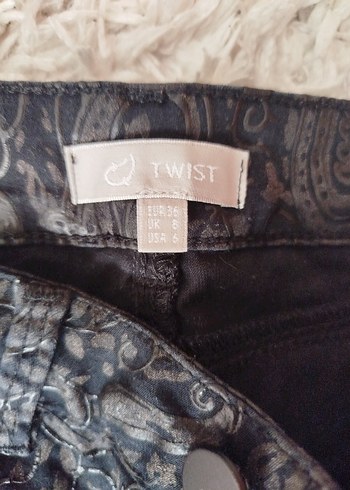 Deri görünümlü Siyah Gotik Desenli Kadın Pantolon - Görsel 5