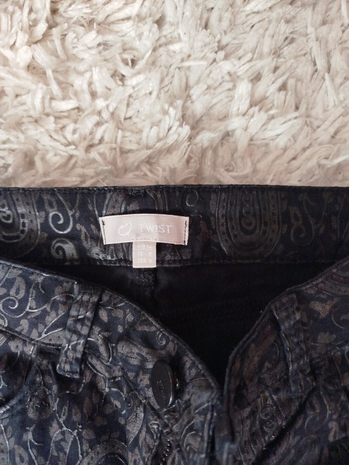 Deri görünümlü Siyah Gotik Desenli Kadın Pantolon - Görsel 3