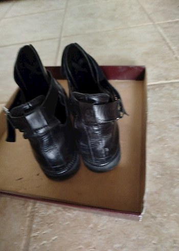 Tokalı tanca Siyah Deri Kadın Bot - Görsel 3