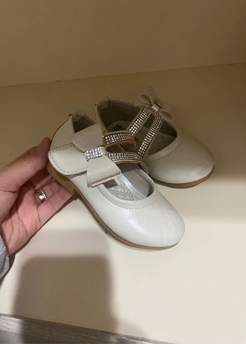 Kız Çocuk Beyaz Tokalı Babet Ayakkabı - Görsel 2