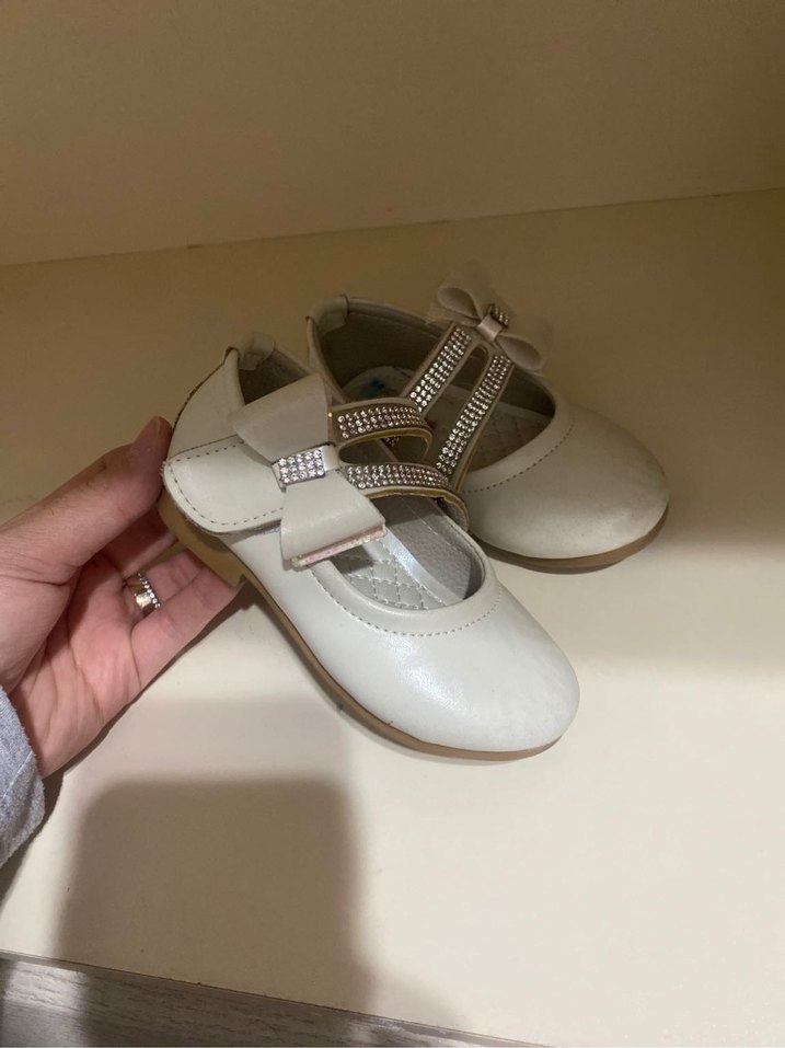 Kız Çocuk Beyaz Tokalı Babet Ayakkabı - Görsel 2