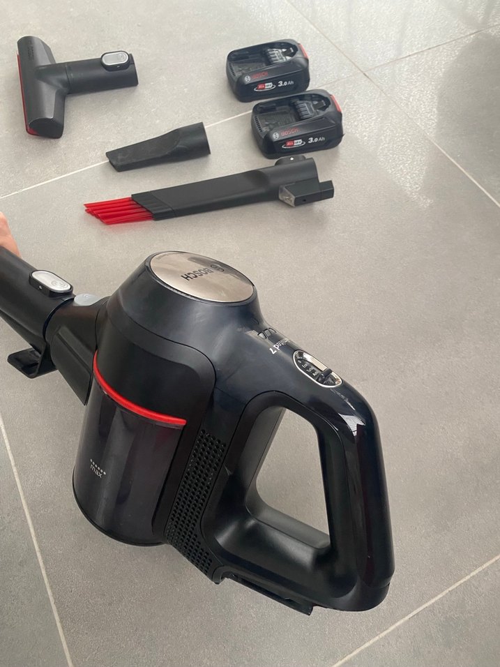 Bosch Siyah Kablosuz Elektrikli Süpürge Unlimited 7 Çift Batarya - Görsel 3