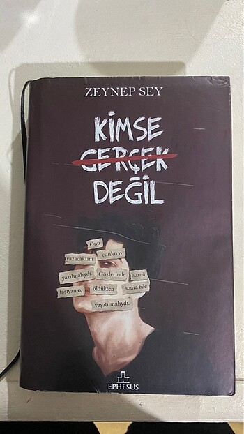 Kimse Gerçek Değil