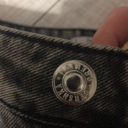 32 Beden gri Renk bershka eskitme yüksek bel mom jean