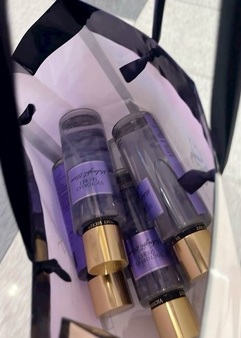 Victoria's Secret Midnight Bloom Body Mist - Görsel 3