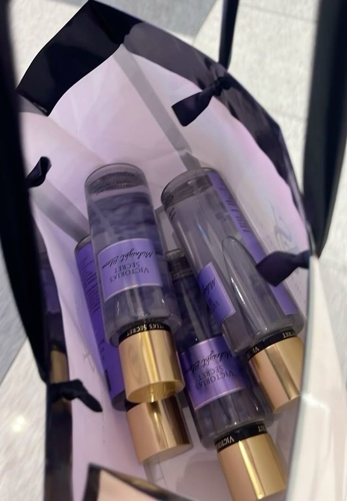 Victoria's Secret Midnight Bloom Body Mist - Görsel 3