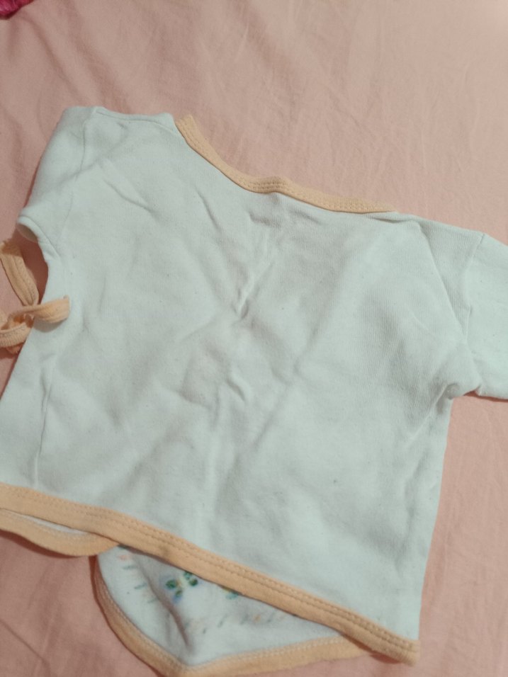 Nakışlı Pastel Beyaz Bebek Önlüğü - Görsel 4