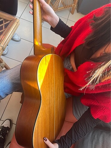  Beden Renk Gitar Valencia VC404