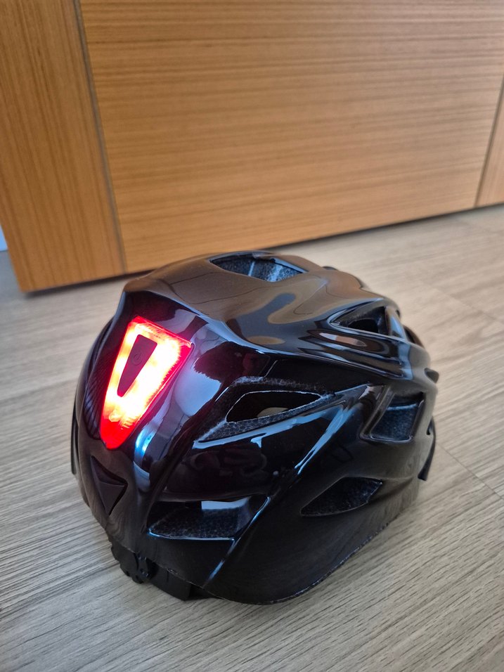 Kilitli Siyah Bisiklet Kaskı - Görsel 3