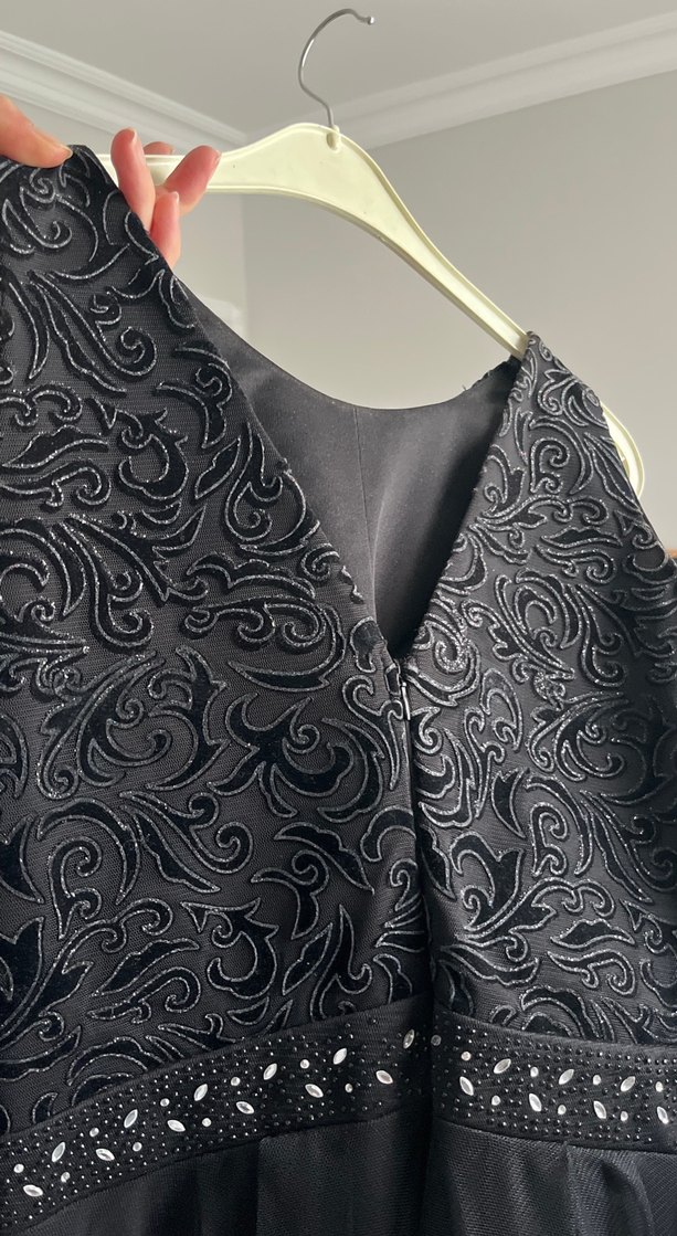 Siyah V Yakalı Uzun Gotik Abiye Elbise - Görsel 4