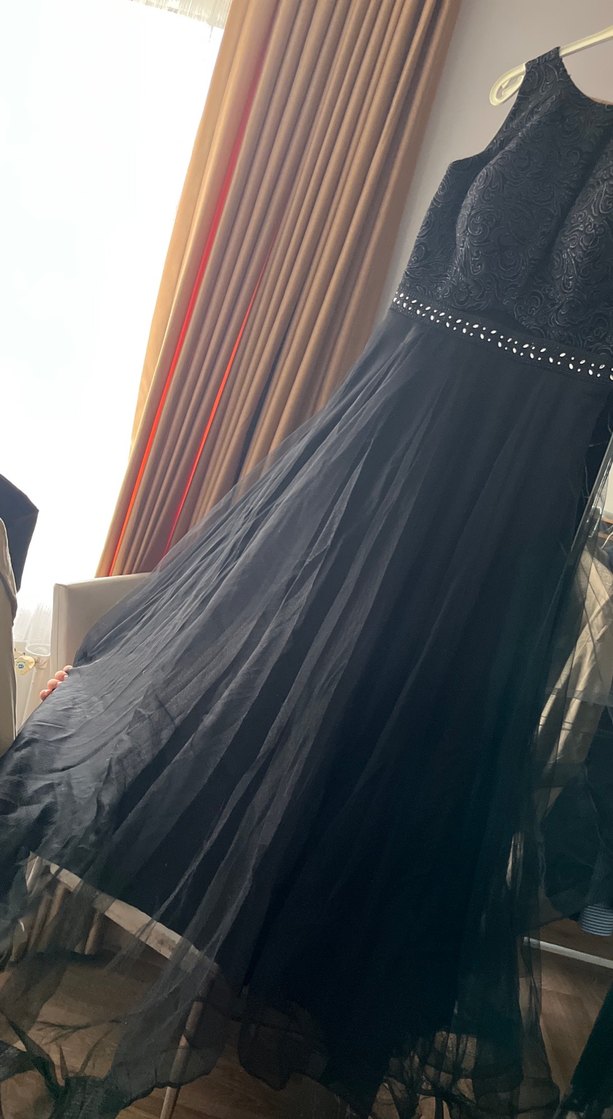 Siyah V Yakalı Uzun Gotik Abiye Elbise - Görsel 2