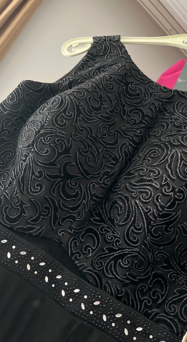 Siyah V Yakalı Uzun Gotik Abiye Elbise - Görsel 3