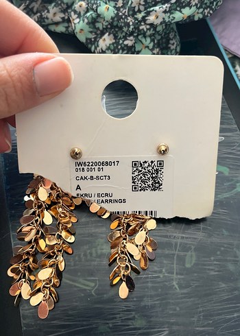 Beyaz Çiçekli Uzun Pullu Bohem Küpe - Görsel 3