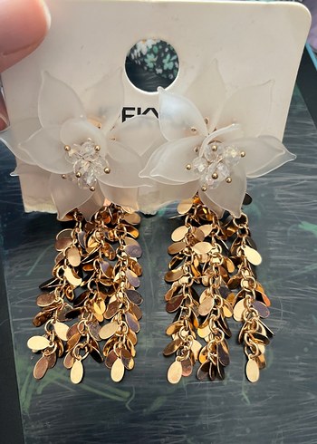 Beyaz Çiçekli Uzun Pullu Bohem Küpe - Görsel 2