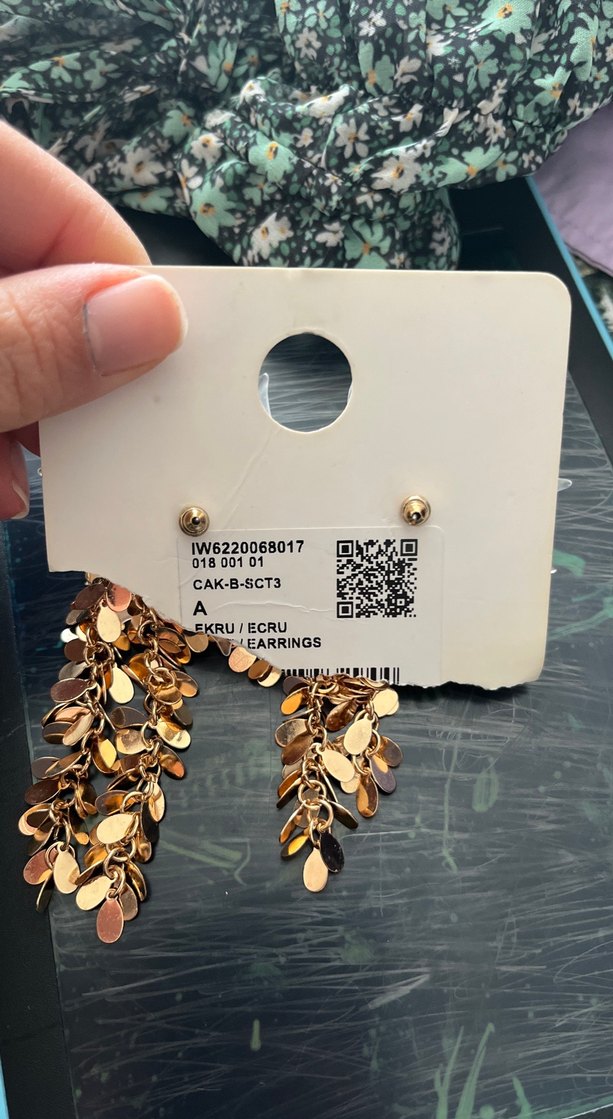 Beyaz Çiçekli Uzun Pullu Bohem Küpe - Görsel 3