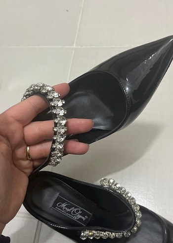 Zincir Detaylı Siyah Parlak Stiletto - Görsel 3