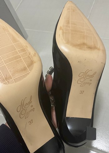 Zincir Detaylı Siyah Parlak Stiletto - Görsel 2