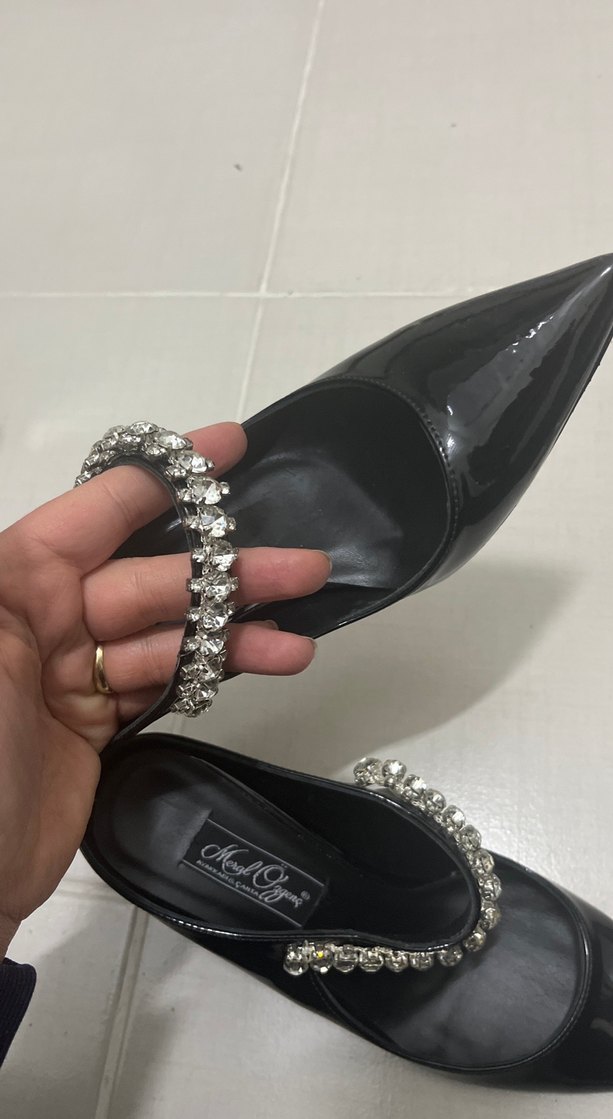 Zincir Detaylı Siyah Parlak Stiletto - Görsel 3