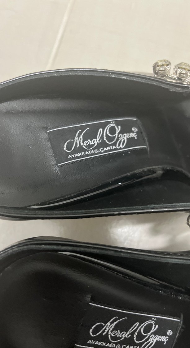 Zincir Detaylı Siyah Parlak Stiletto - Görsel 4