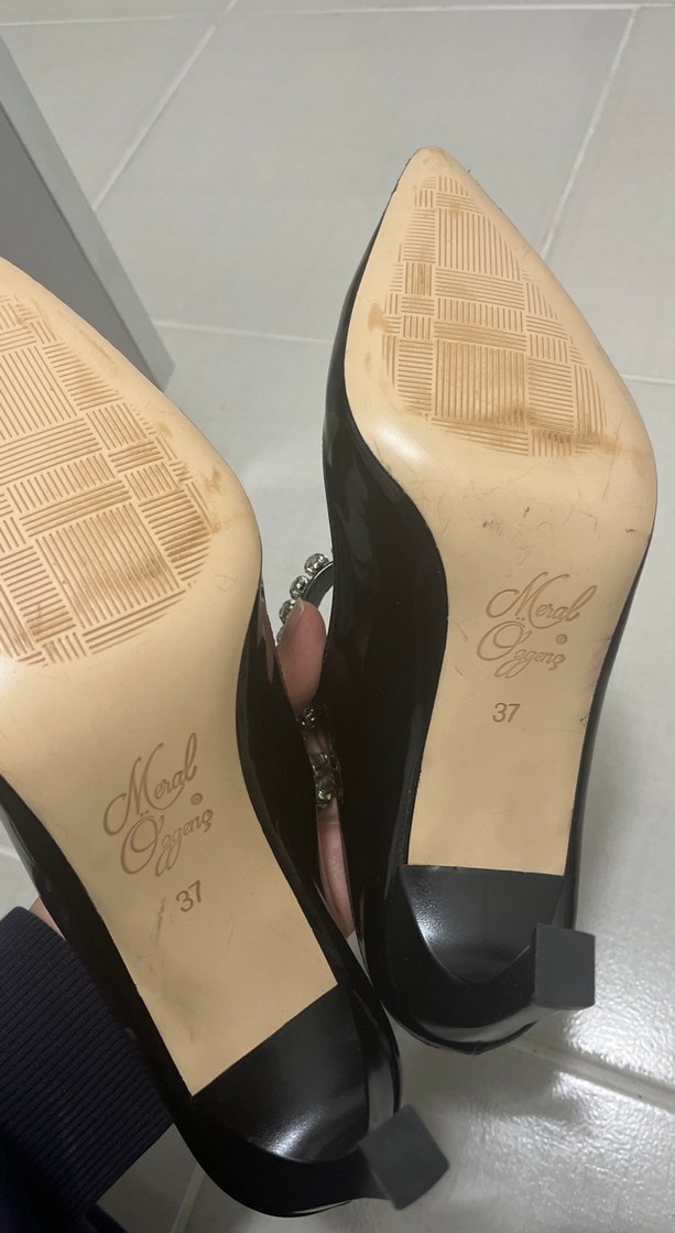 Zincir Detaylı Siyah Parlak Stiletto - Görsel 2