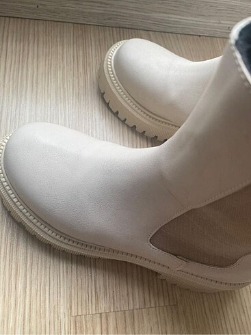 36 Beden ten rengi Renk 1 kez giydim numarası büyük geldiği için satıyorum