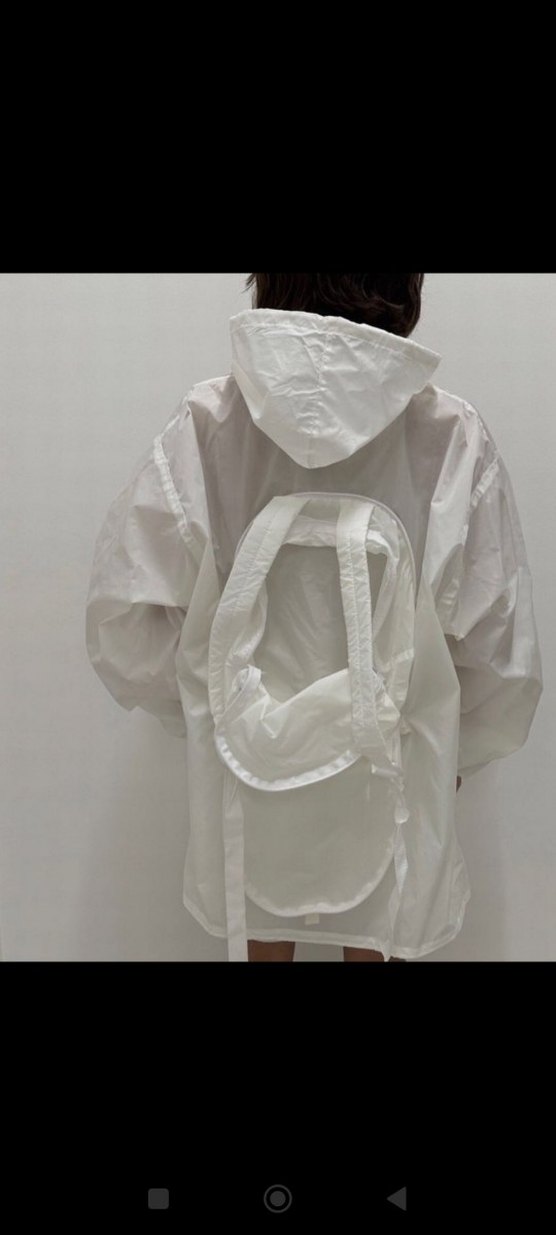 YAĞMURLUK VE SIRT ÇANTASI ESCADA - Görsel 2