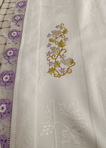 Nakışlı Beyaz Havlu Mor Dantel Detaylı - Görsel 4
