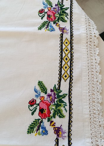 Nakışlı Dantel Kenarlı Masa Örtüsü - Görsel 5