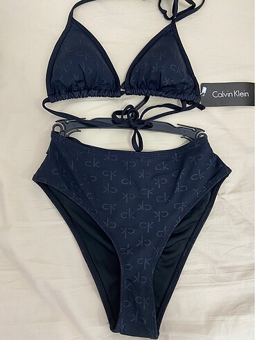 Calvın Kleın bikini takımı