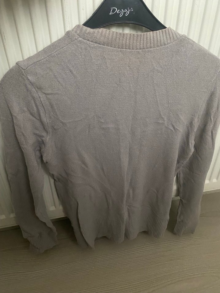 Gri Düğmeli V Yaka Kadın Hırka - Görsel 2