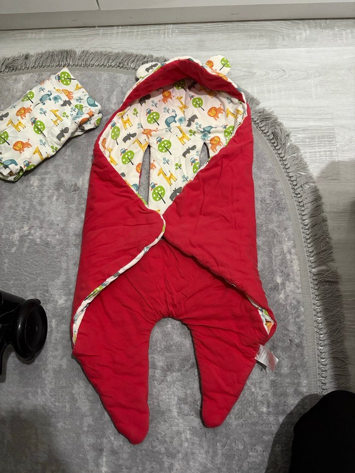 Renkli Baskılı Bebek Battaniyesi Kulaklı Kapüşonlu - Görsel 2