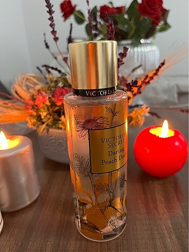 Beden Victoria?s Secret Daring Peach Daisy