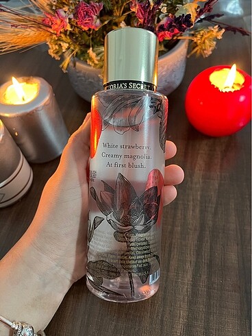 Victoria s Secret Victoria?s Secret Blushing Berry Magnolia