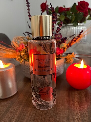  Beden Victoria?s Secret Blushing Berry Magnolia