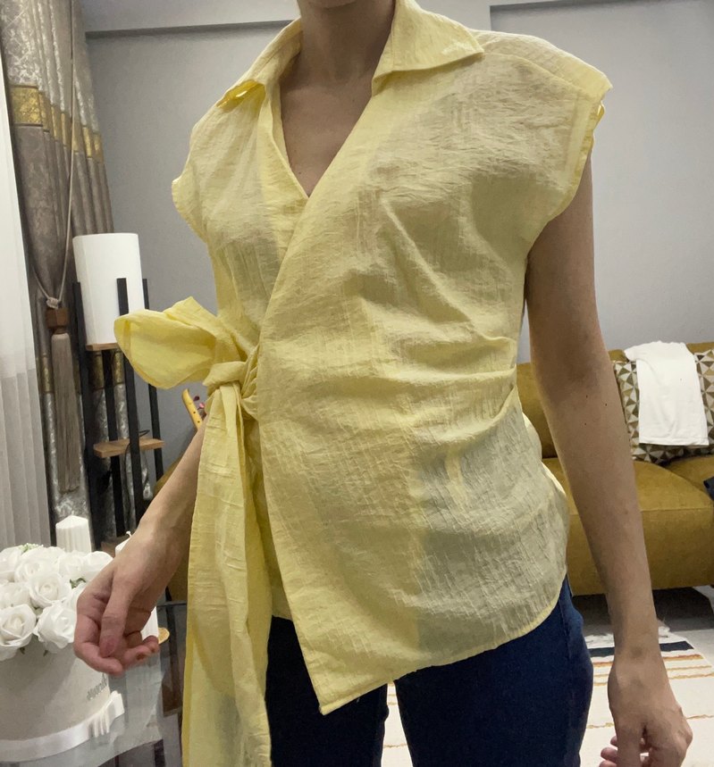 Sarı Keten Drapeli Kolsuz Kadın Gömlek - Görsel 4