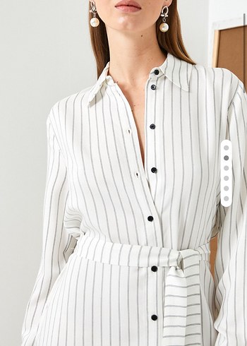 Beyaz Çizgili Kuşaklı Uzun Kadın Elbise - Görsel 2