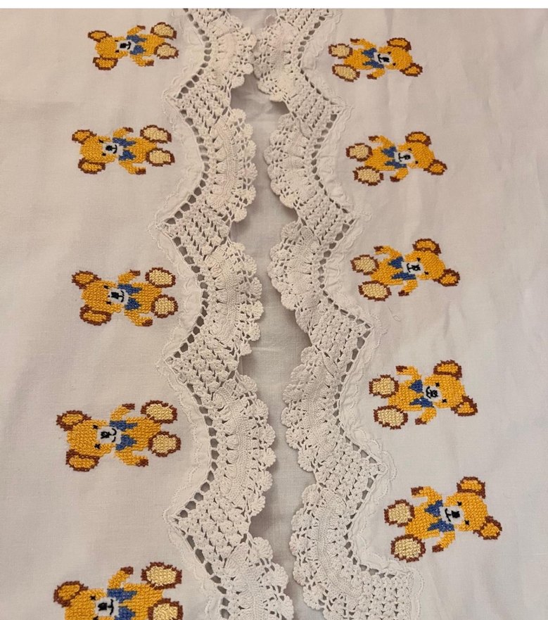 139x146 Beyaz Nakışlı Çocuk Çarşafı - Görsel 2